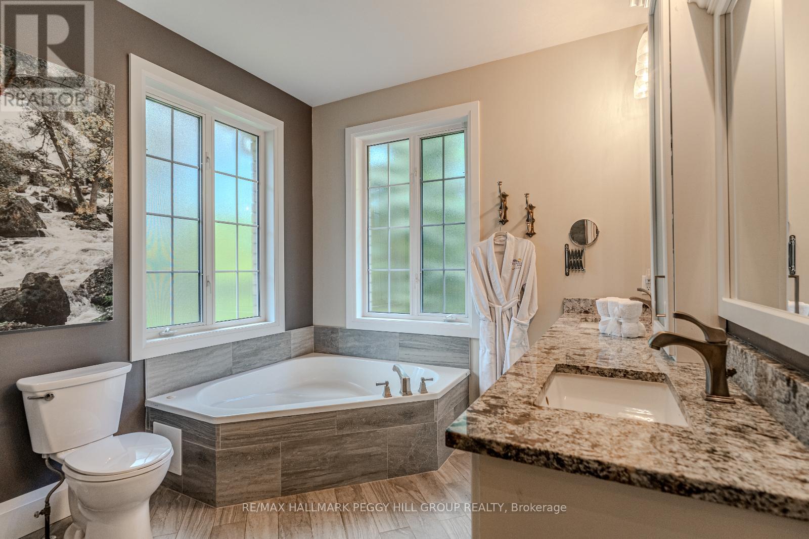 9 Fairway Court, Oro-Medonte (Horseshoe Valley), Ontario  L0L 2L0 - Photo 14 - S12189818