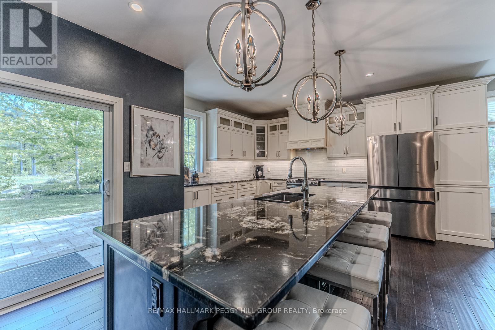 9 Fairway Court, Oro-Medonte (Horseshoe Valley), Ontario  L0L 2L0 - Photo 4 - S12189818