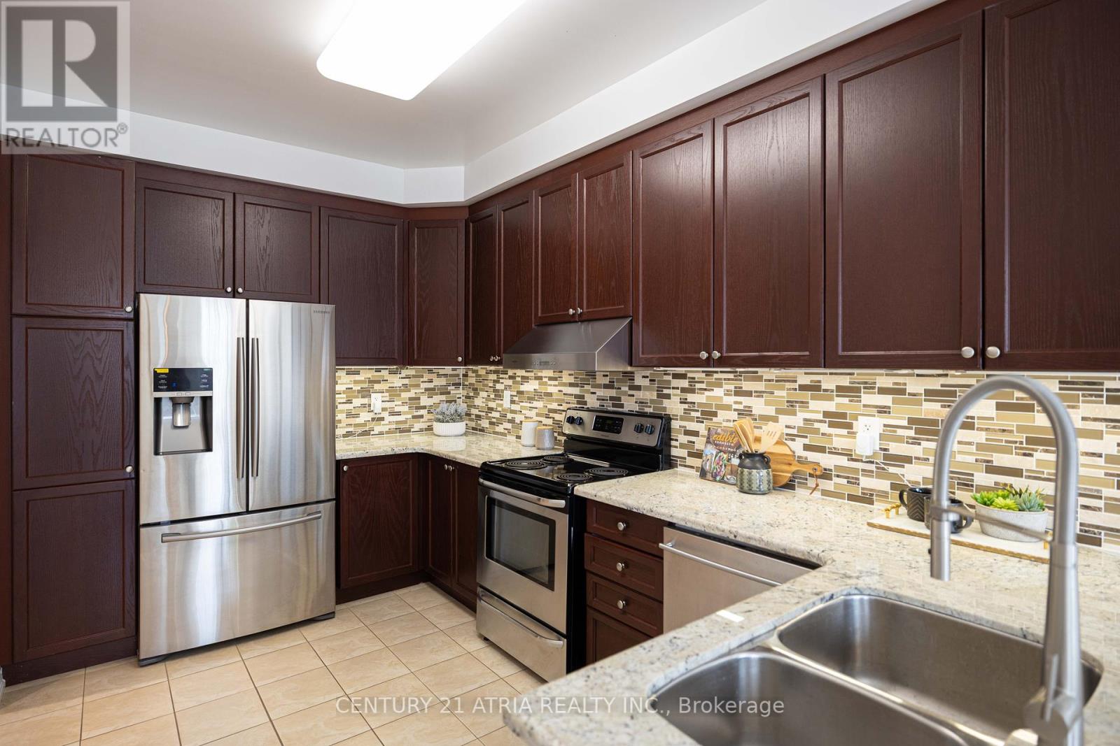 23 Staglin Court, Markham, Ontario  L6C 0K8 - Photo 11 - N12190401