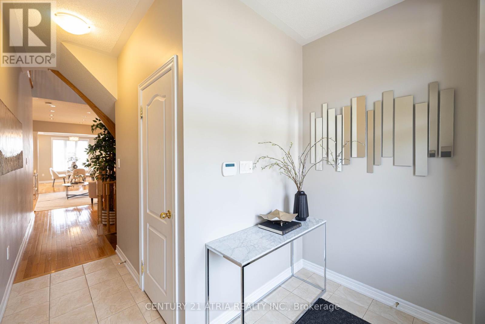 23 Staglin Court, Markham, Ontario  L6C 0K8 - Photo 3 - N12190401