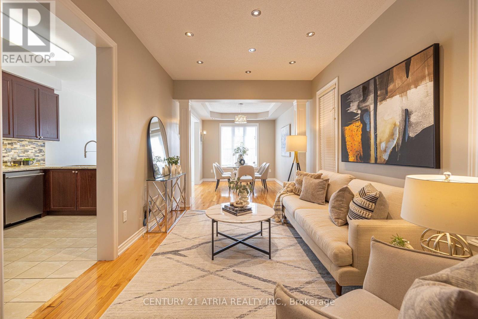23 Staglin Court, Markham, Ontario  L6C 0K8 - Photo 5 - N12190401