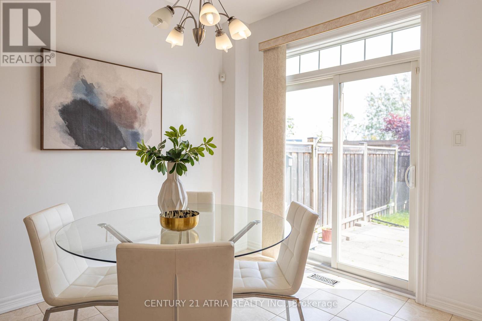 23 Staglin Court, Markham, Ontario  L6C 0K8 - Photo 9 - N12190401