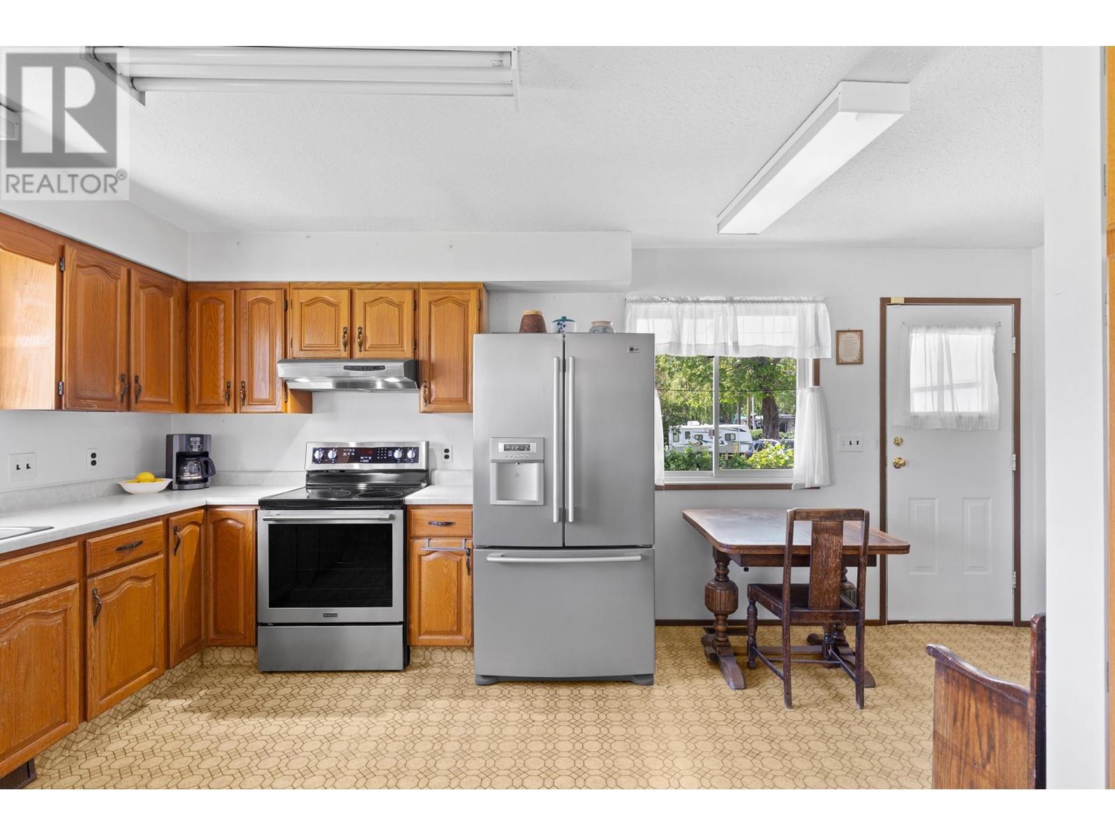 684 Merlot Avenue, Oliver, BC V0H1T4