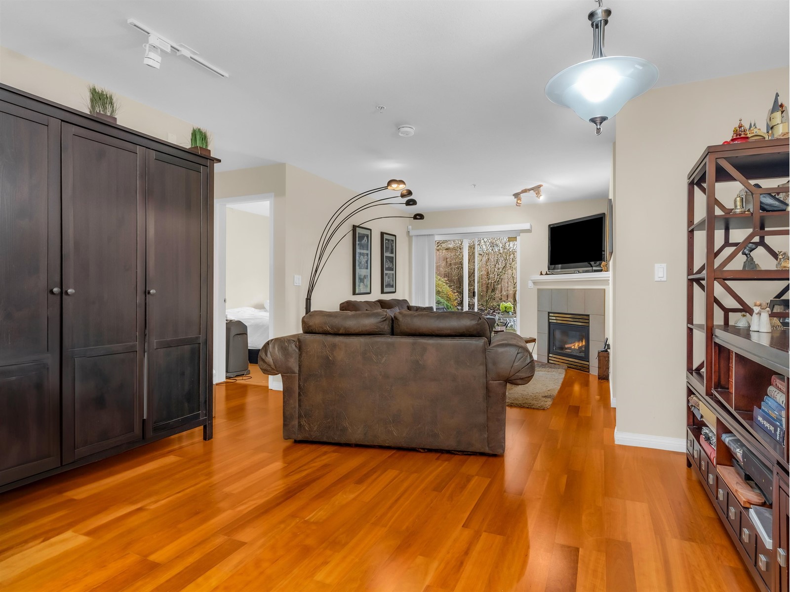 Property at 104 1280 MERKLIN STREET image 2