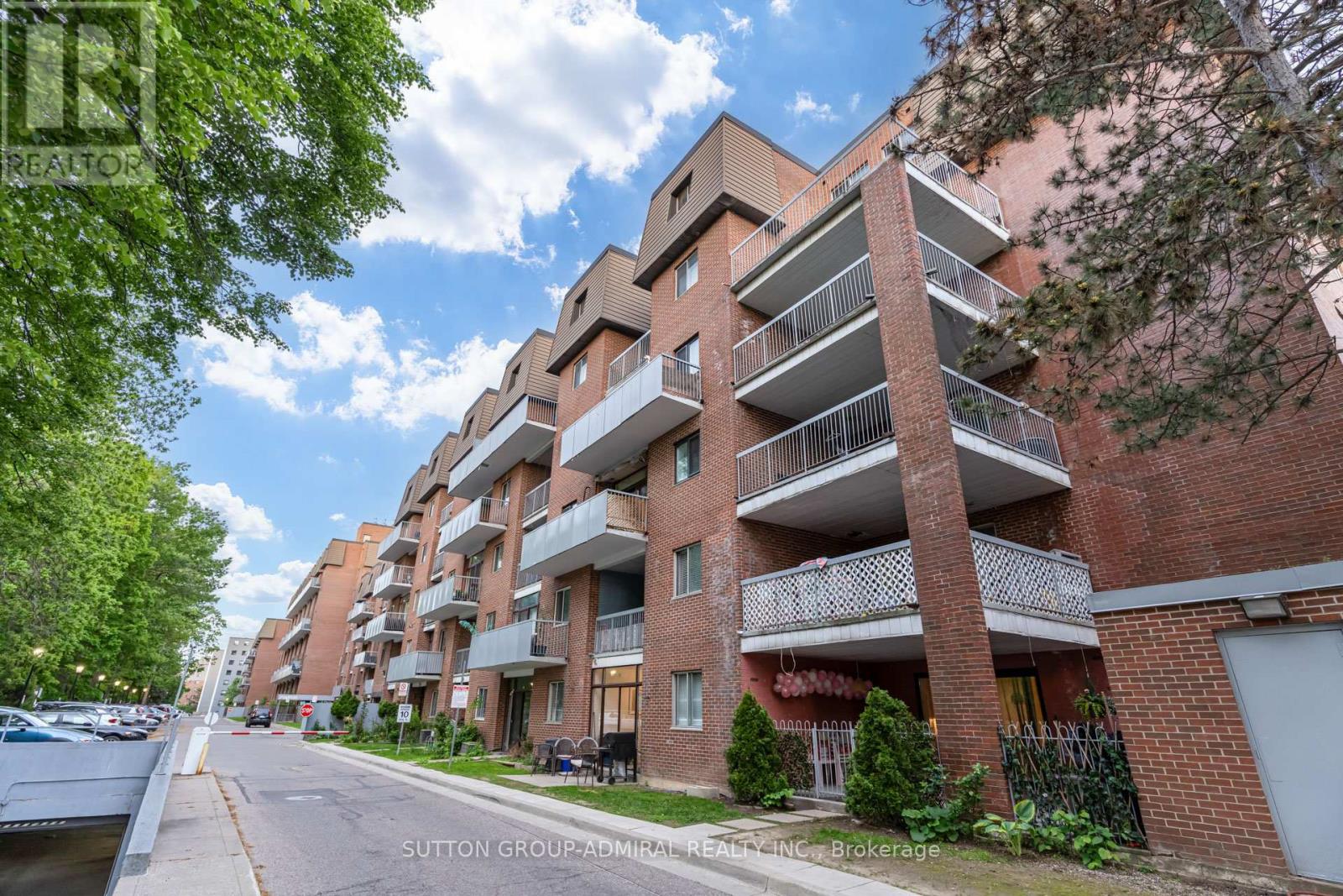 149 - 3025 The Credit Woodlands, Mississauga (Erindale), Ontario  L5C 2V3 - Photo 2 - W12189554