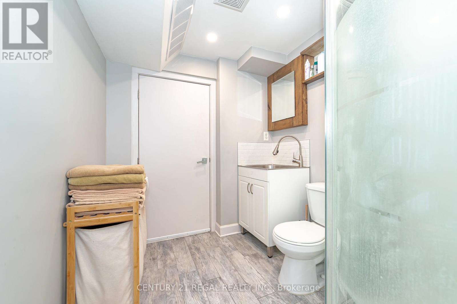 27 Katrina Court, Toronto (Rustic), Ontario  M6L 3G3 - Photo 36 - W12190409