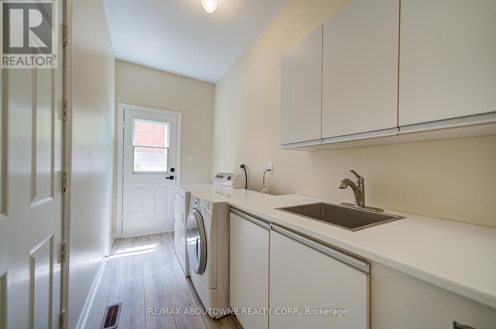 1292 Grainer Court, Oakville, Ontario  L6M 3A5 - Photo 8 - W12190450