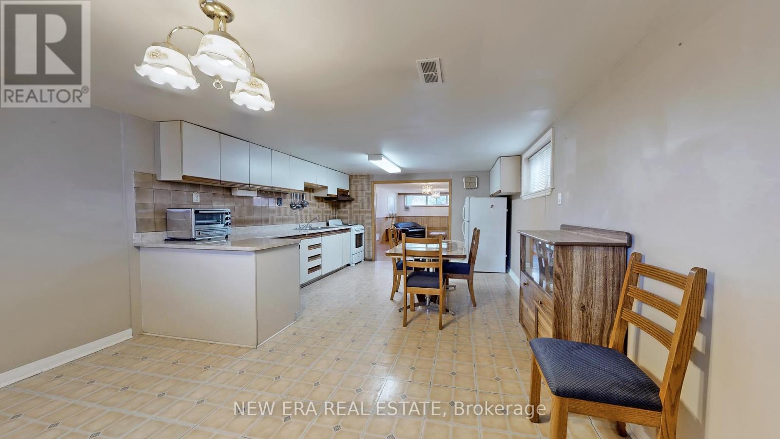 35 Beckett Avenue, Toronto (Rustic), Ontario  M6L 2B3 - Photo 23 - W12190456