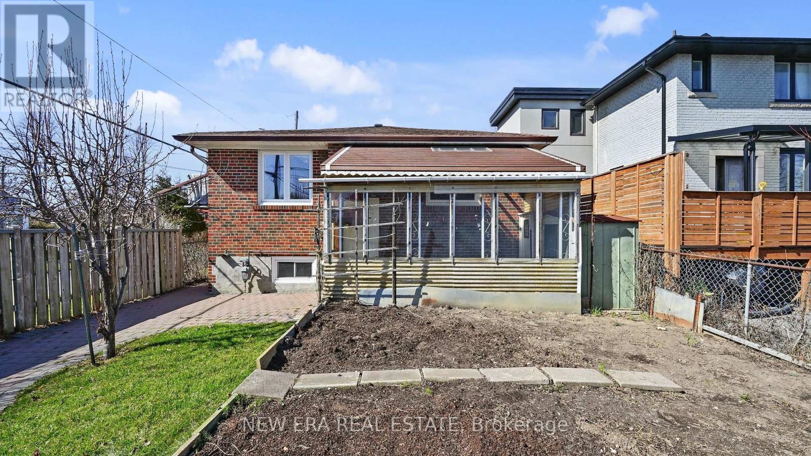 35 Beckett Avenue, Toronto (Rustic), Ontario  M6L 2B3 - Photo 36 - W12190456
