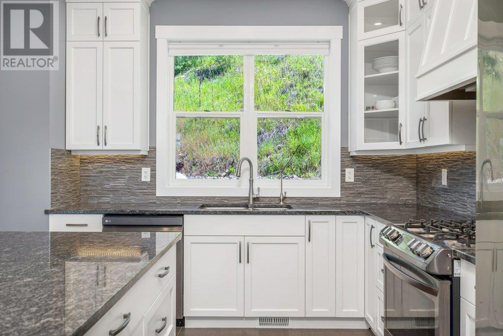 Property at 313 Baldy Place image 3