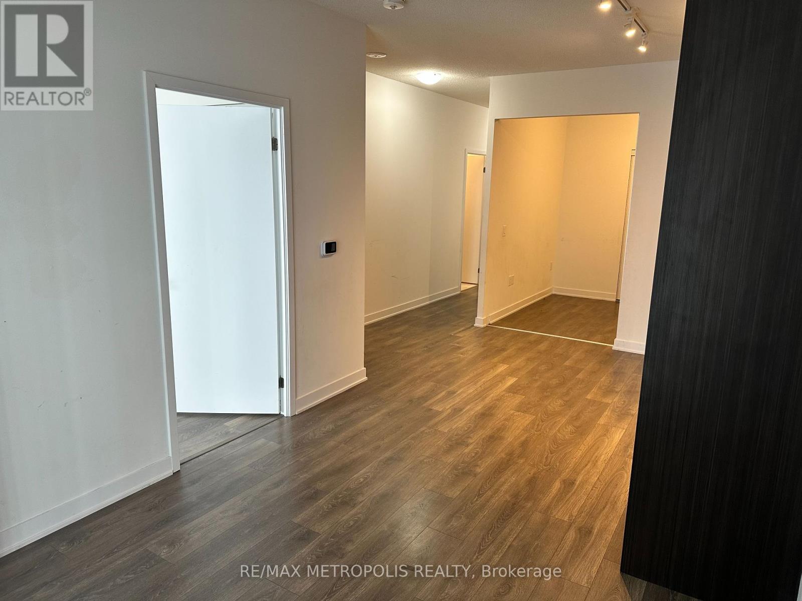 921 - 10 Honeycrisp Crescent, Vaughan, Ontario  L4K 0M7 - Photo 8 - N12134827