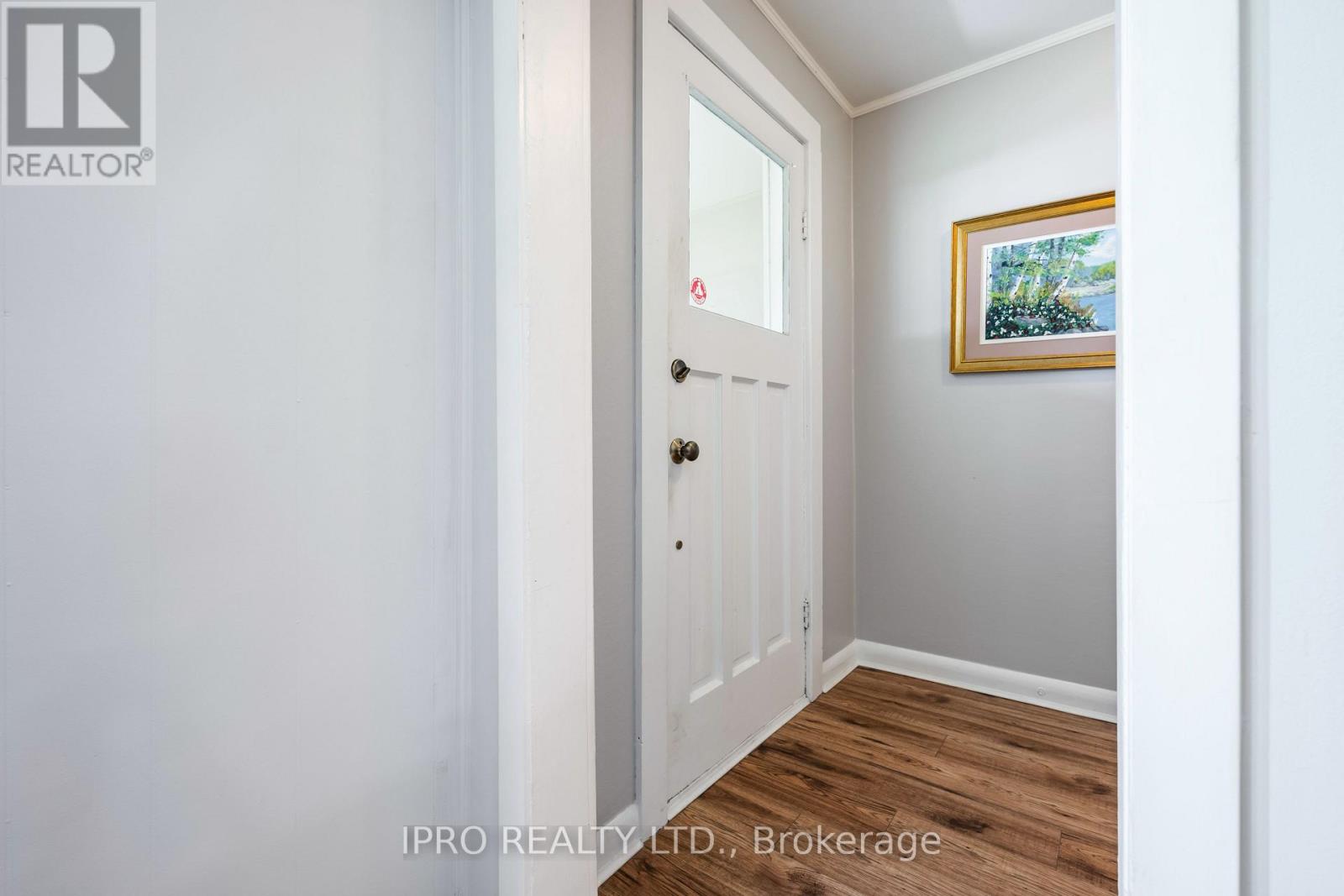 Property at 217 MAIN STREET W image 3