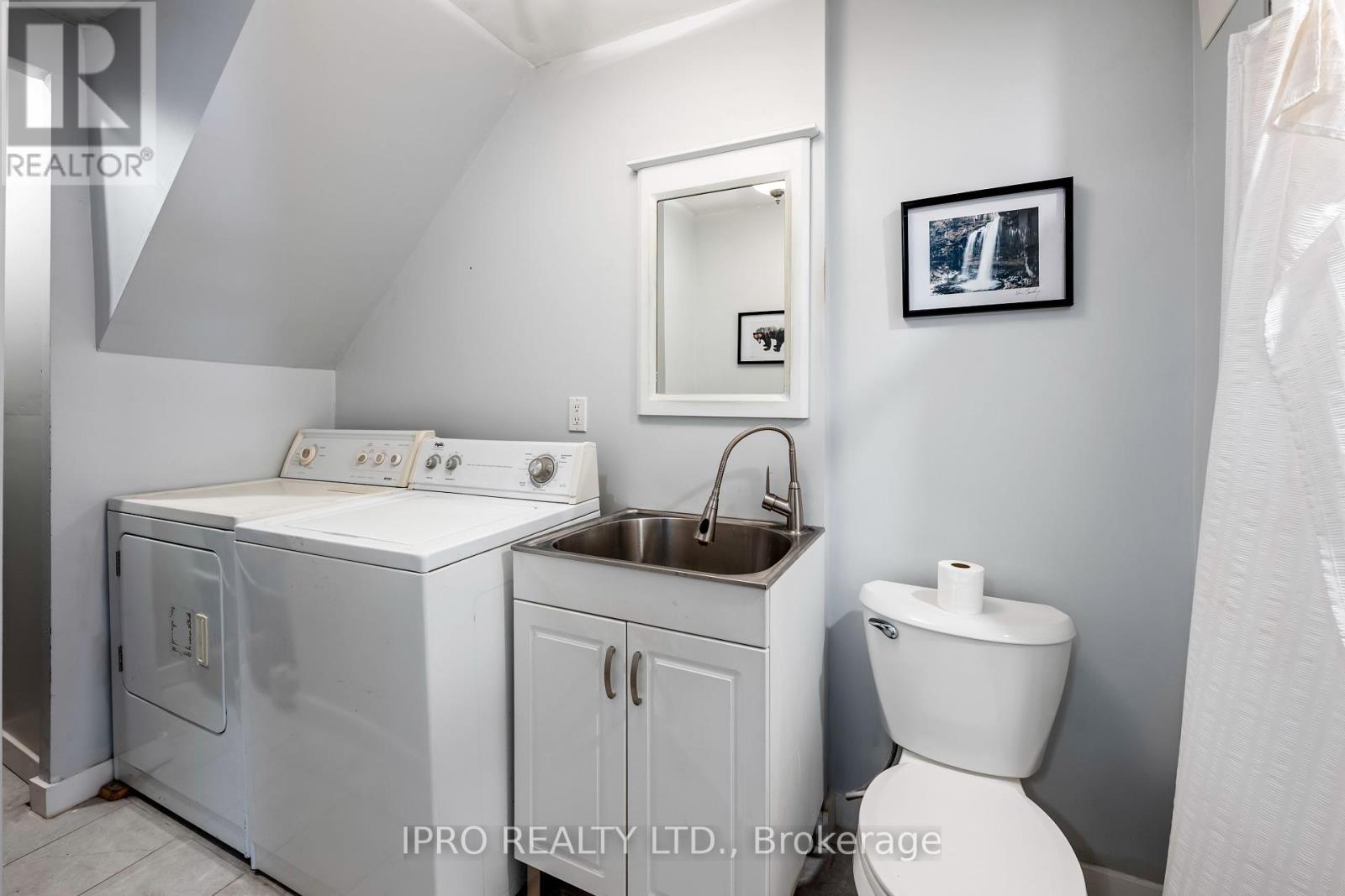 Property at 217 MAIN STREET W image 4