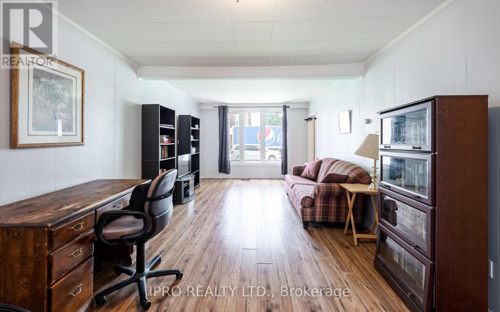 Property at 217 MAIN STREET W image 5