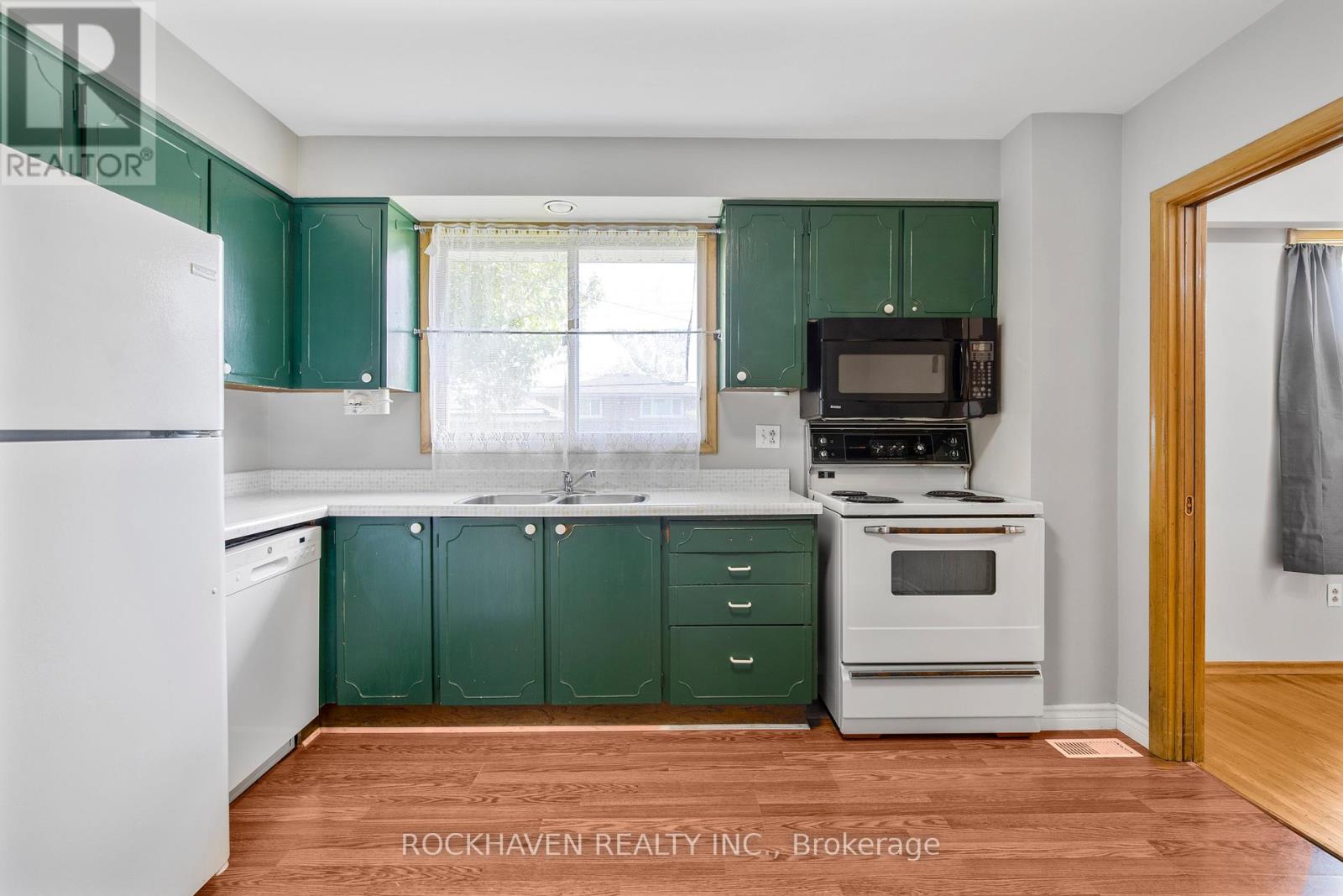 17 Ramsgate Drive, Hamilton (Stoney Creek), Ontario  L8G 3V4 - Photo 10 - X12190453