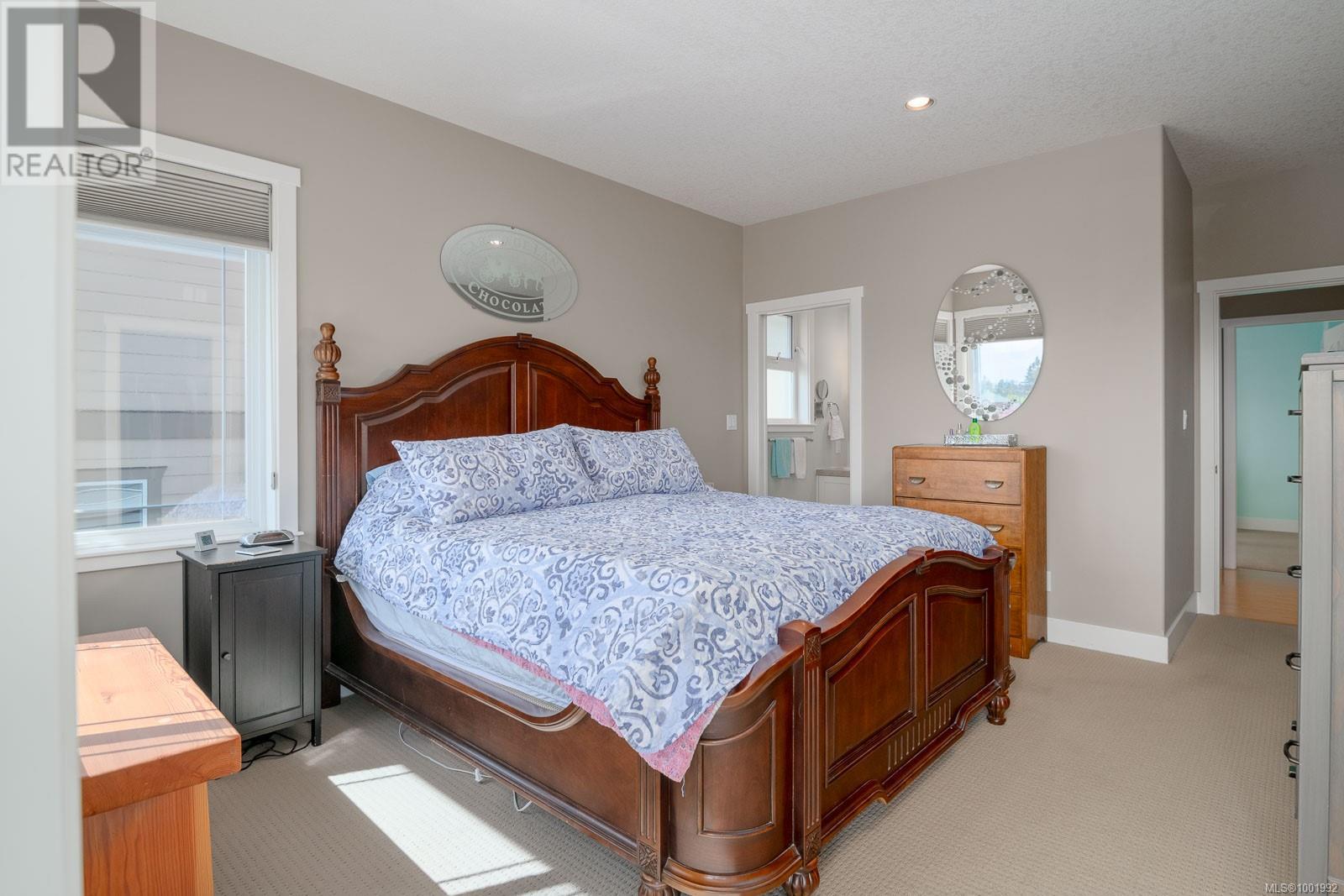 Property at 530 Douglas Pl image 4