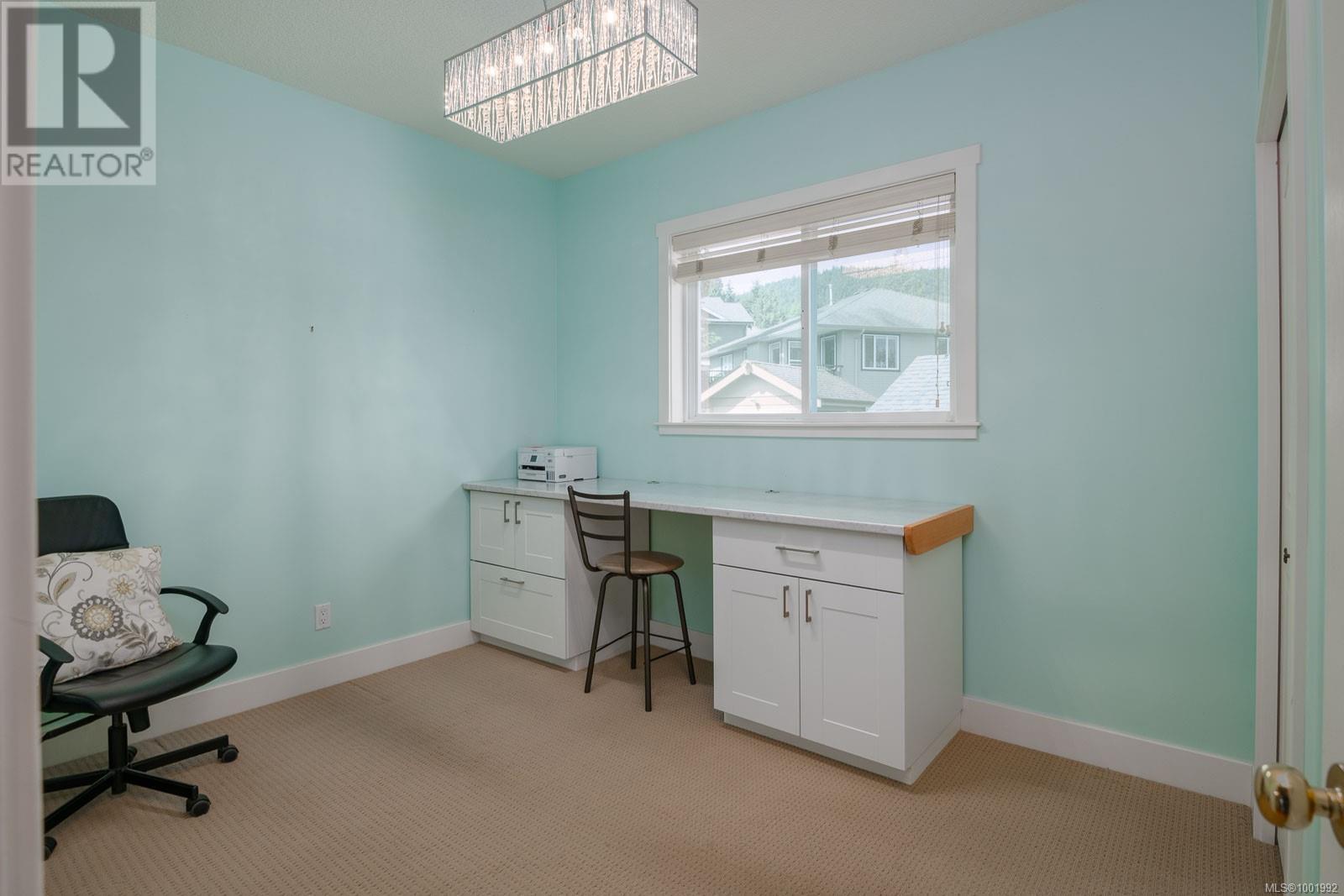 Property at 530 Douglas Pl image 1