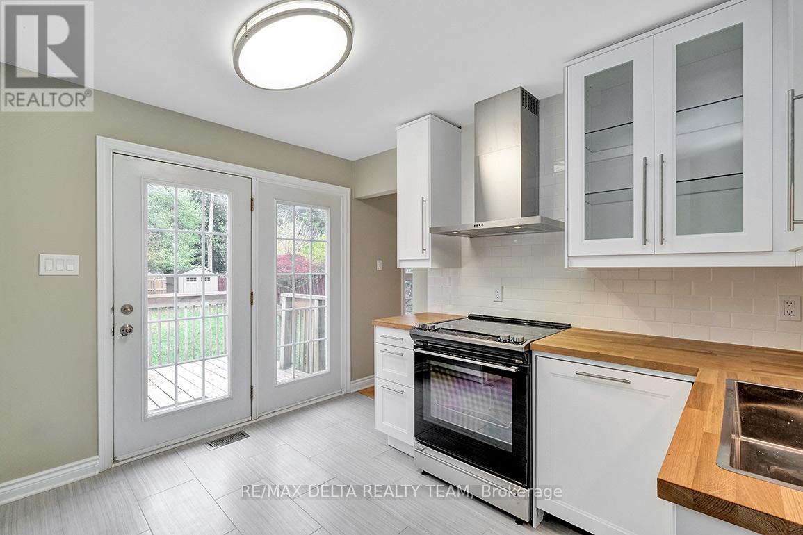 397 Phoenix Crescent, Ottawa, Ontario  K1E 1V6 - Photo 16 - X12190525