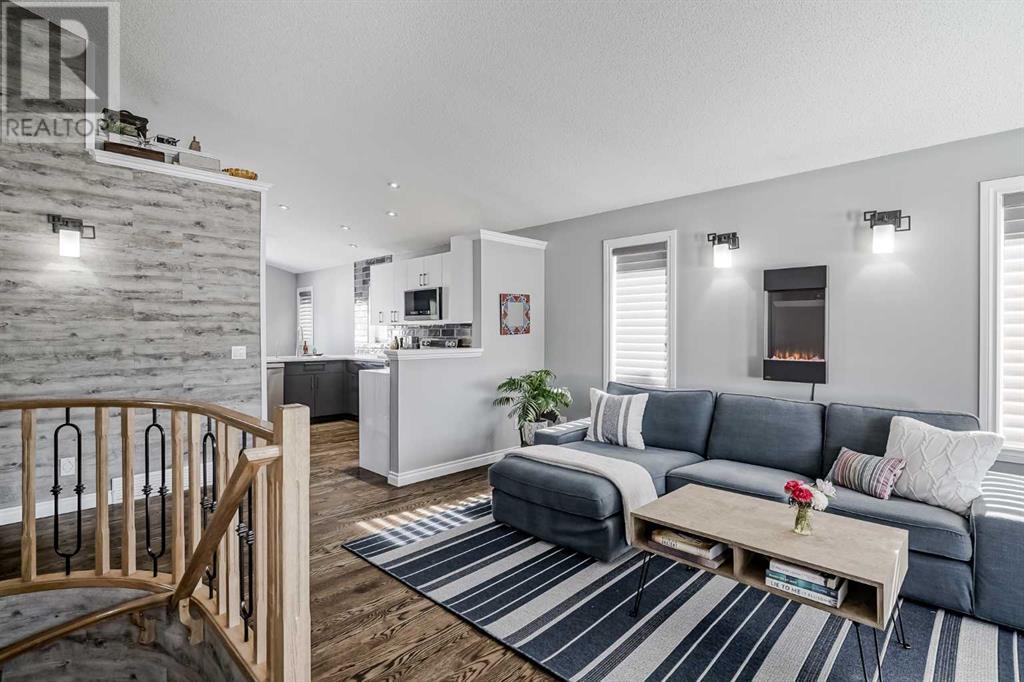 111 West Lakeview Circle, Chestermere, Alberta  T1X 1H7 - Photo 4 - A2220153