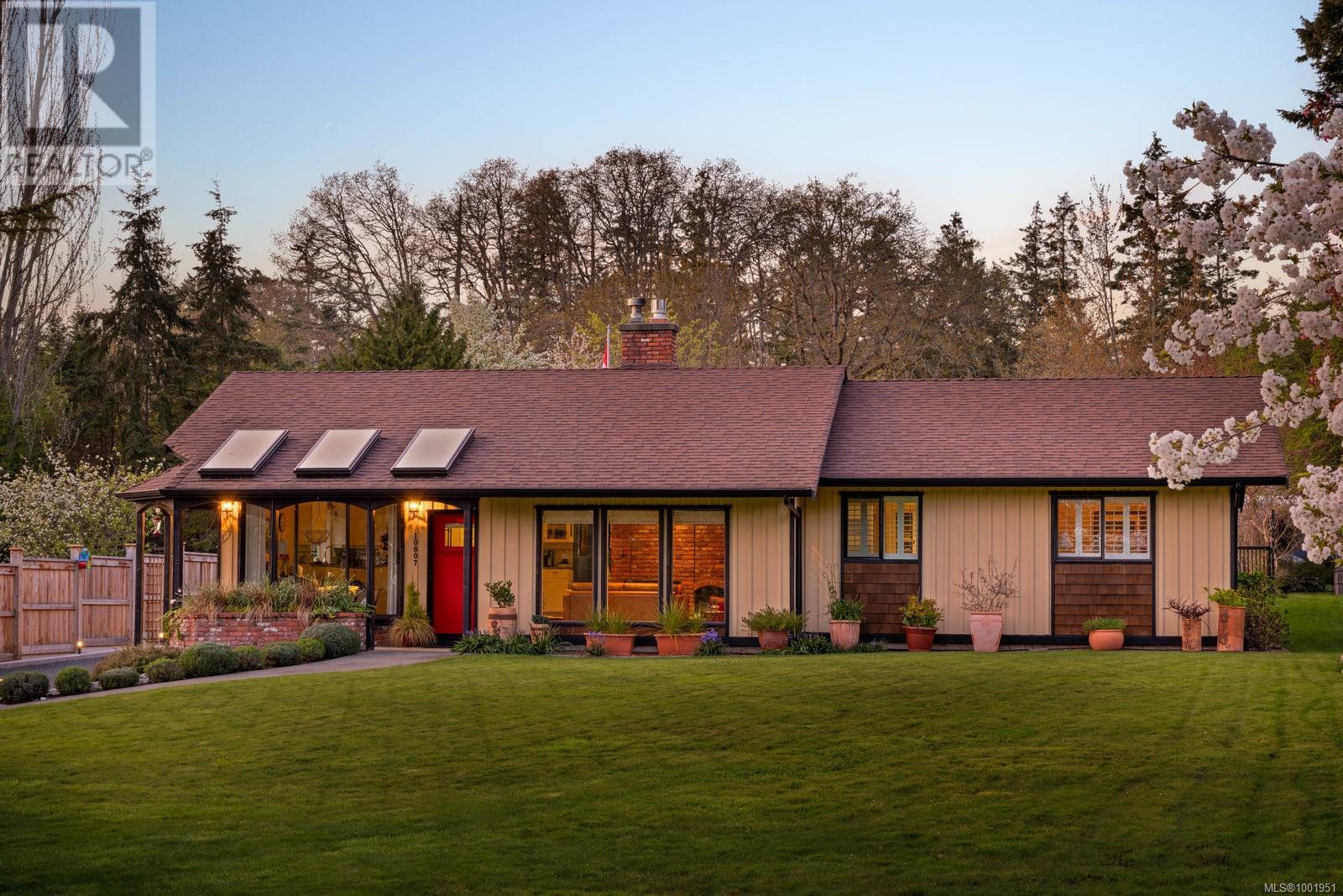 10807 Madrona Dr, north saanich, British Columbia