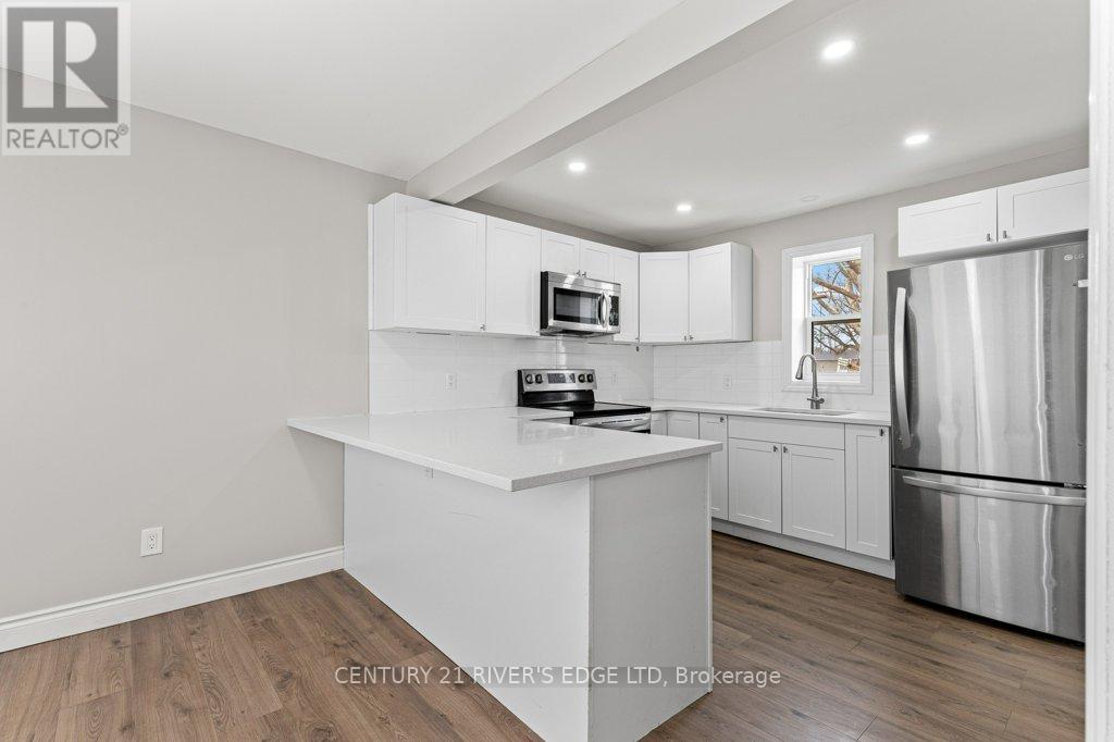 18 Main Street W, Elizabethtown-Kitley, Ontario  K0E 1M0 - Photo 4 - X12086639