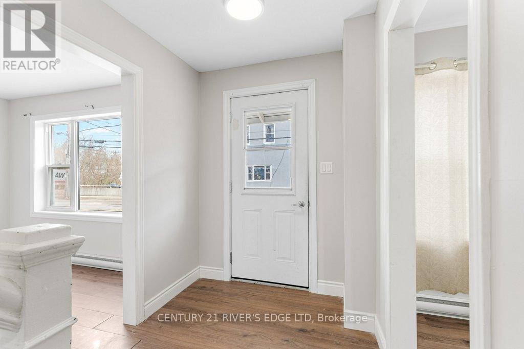 18 Main Street W, Elizabethtown-Kitley, Ontario  K0E 1M0 - Photo 2 - X12086639