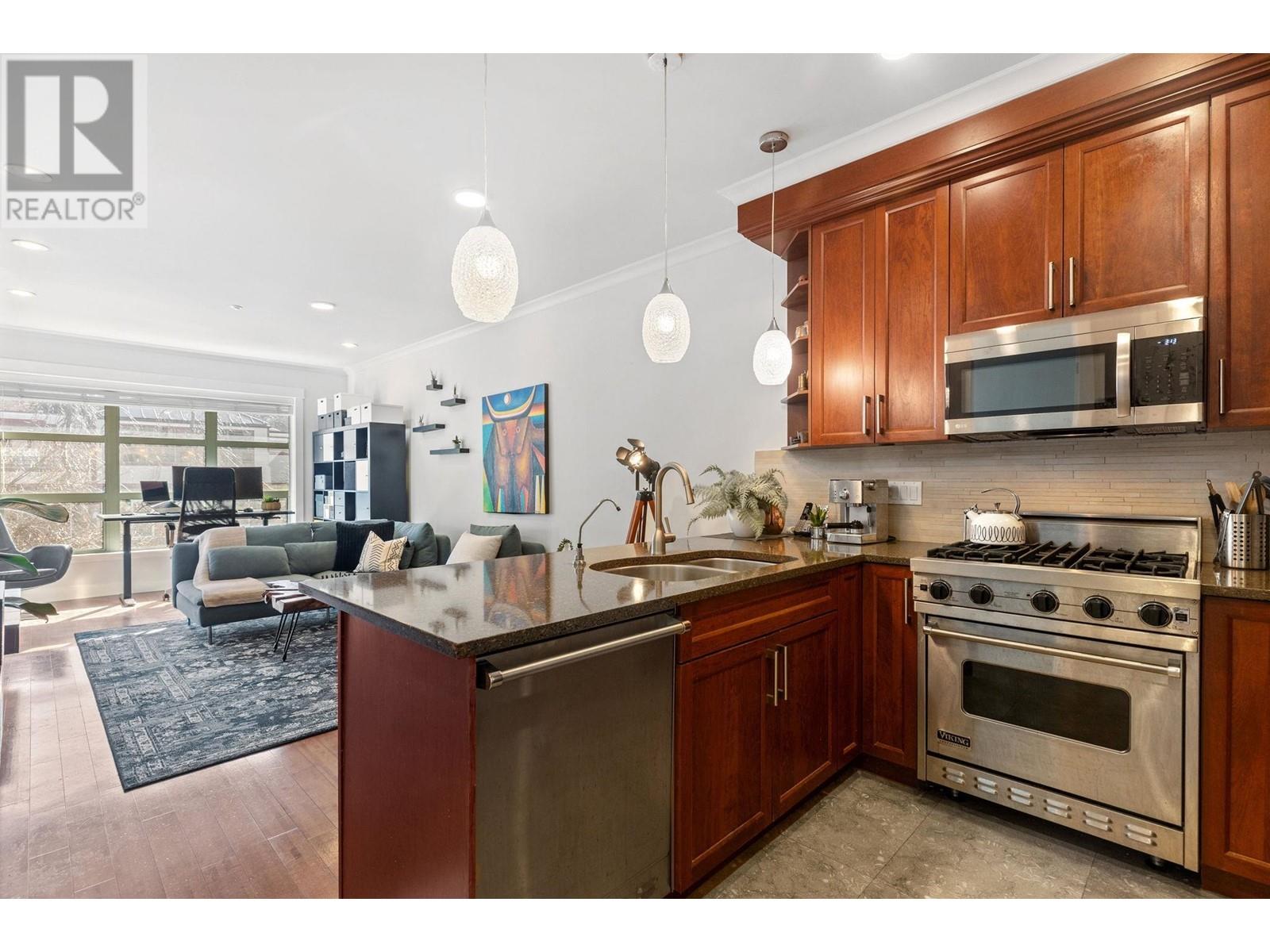 209 6688 Royal Avenue, West Vancouver, British Columbia  V7W 2B9 - Photo 11 - R3010025