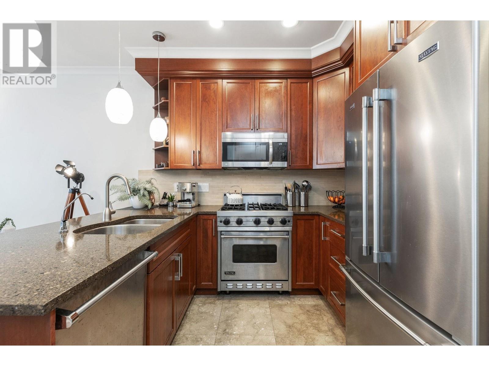 209 6688 Royal Avenue, West Vancouver, British Columbia  V7W 2B9 - Photo 12 - R3010025