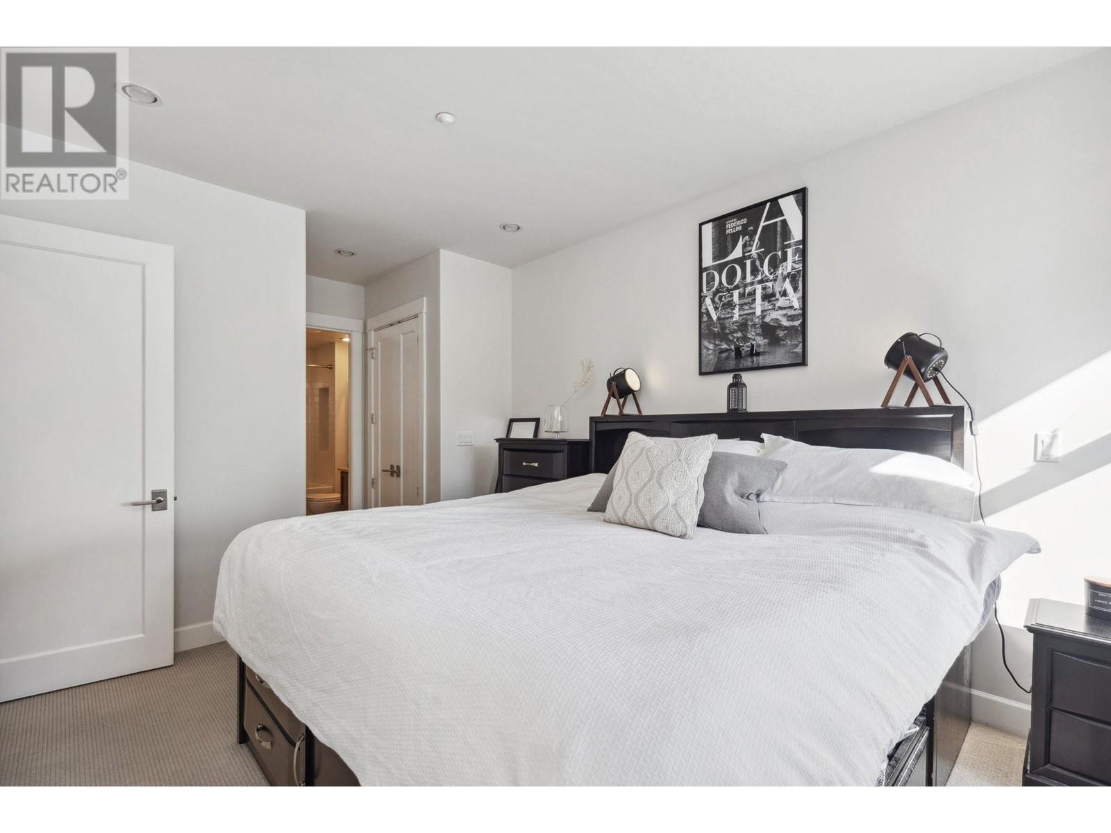 209 6688 Royal Avenue, West Vancouver, British Columbia  V7W 2B9 - Photo 15 - R3010025