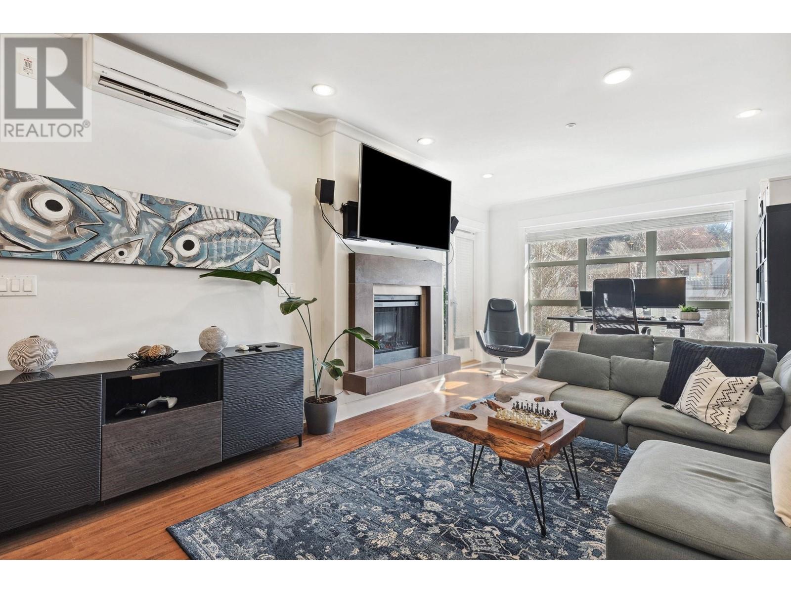 209 6688 Royal Avenue, West Vancouver, British Columbia  V7W 2B9 - Photo 5 - R3010025