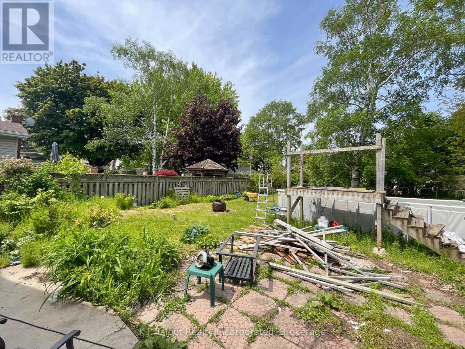 208 Hincks Street, Goderich, Ontario  N7A 3C8 - Photo 3 - X12190527