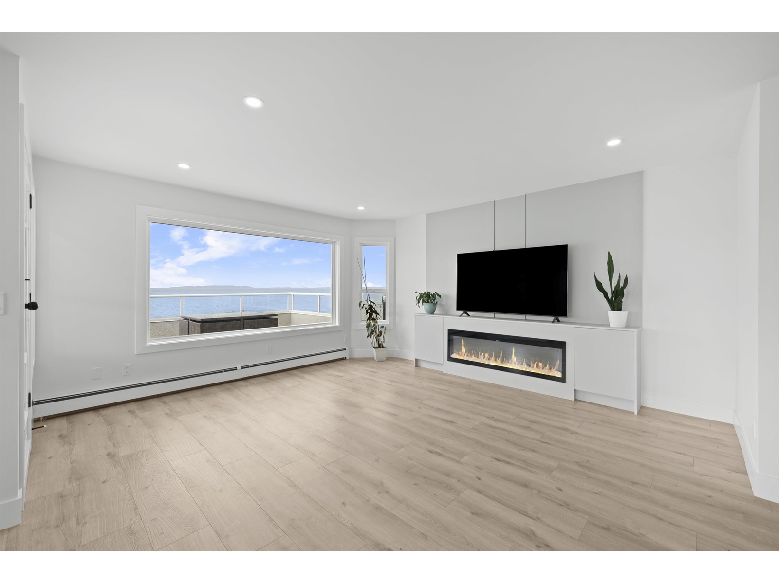 Property at 15452 VICTORIA AVENUE image 5