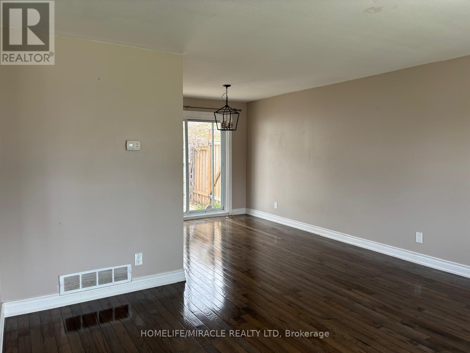 455 Dianne Drive, Oshawa (Donevan), Ontario  L1H 7A8 - Photo 9 - E12190547