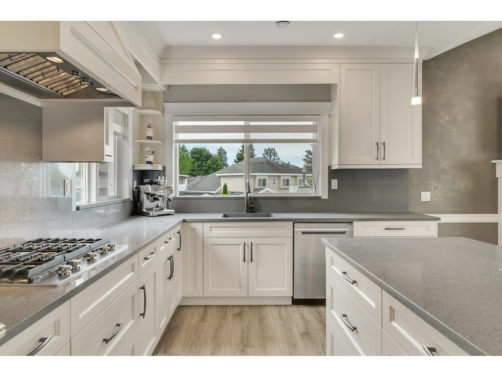 11554 92a Avenue, Delta, British Columbia  V4C 3M7 - Photo 2 - R3009974