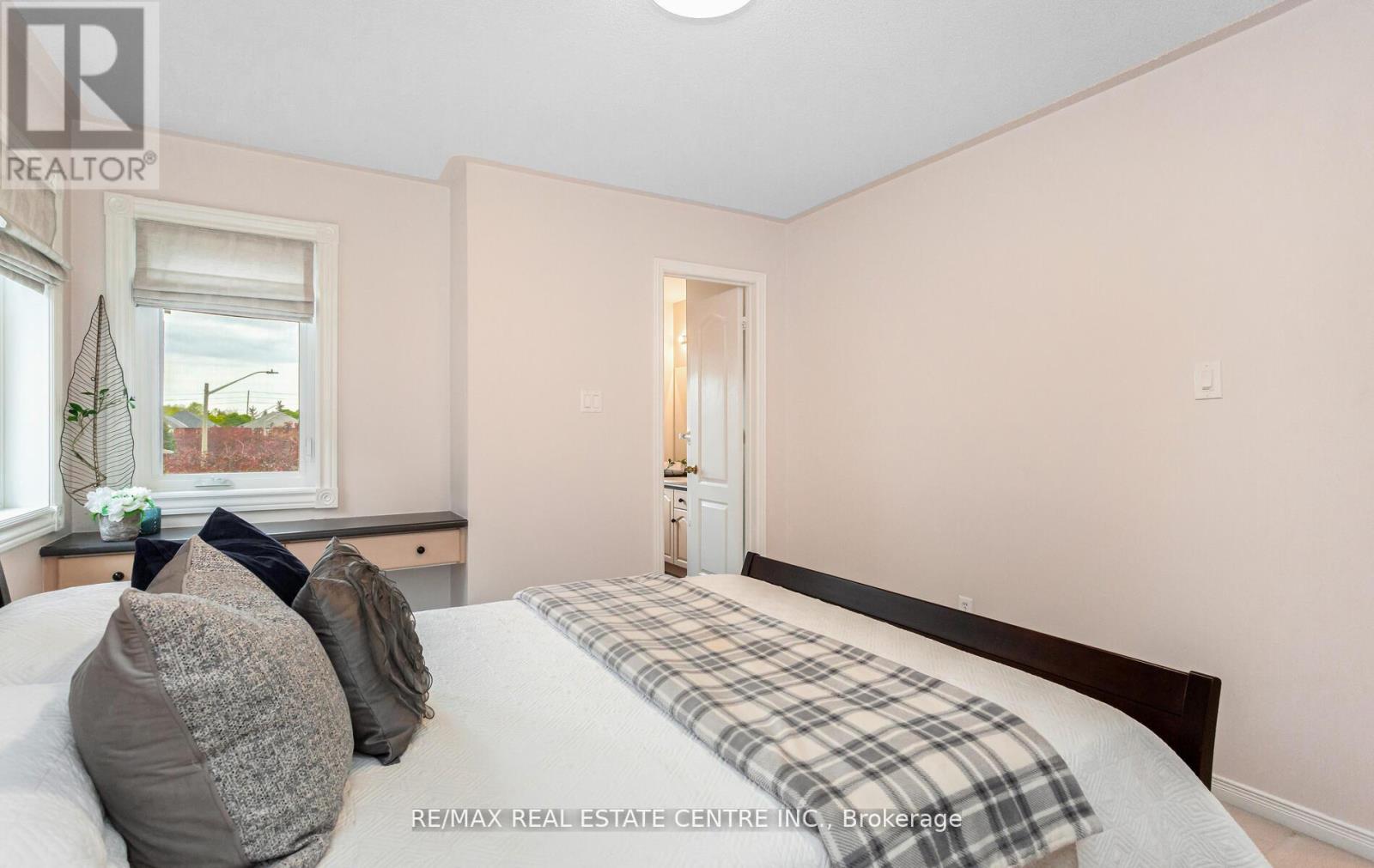 1731 Riverbrook Crescent, Mississauga, Ontario  L5M 6A1 - Photo 30 - W12190543