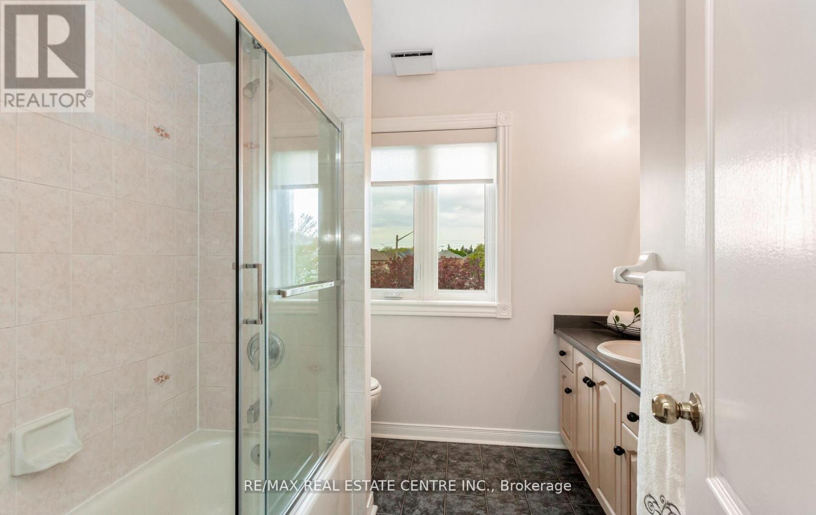 1731 Riverbrook Crescent, Mississauga, Ontario  L5M 6A1 - Photo 31 - W12190543