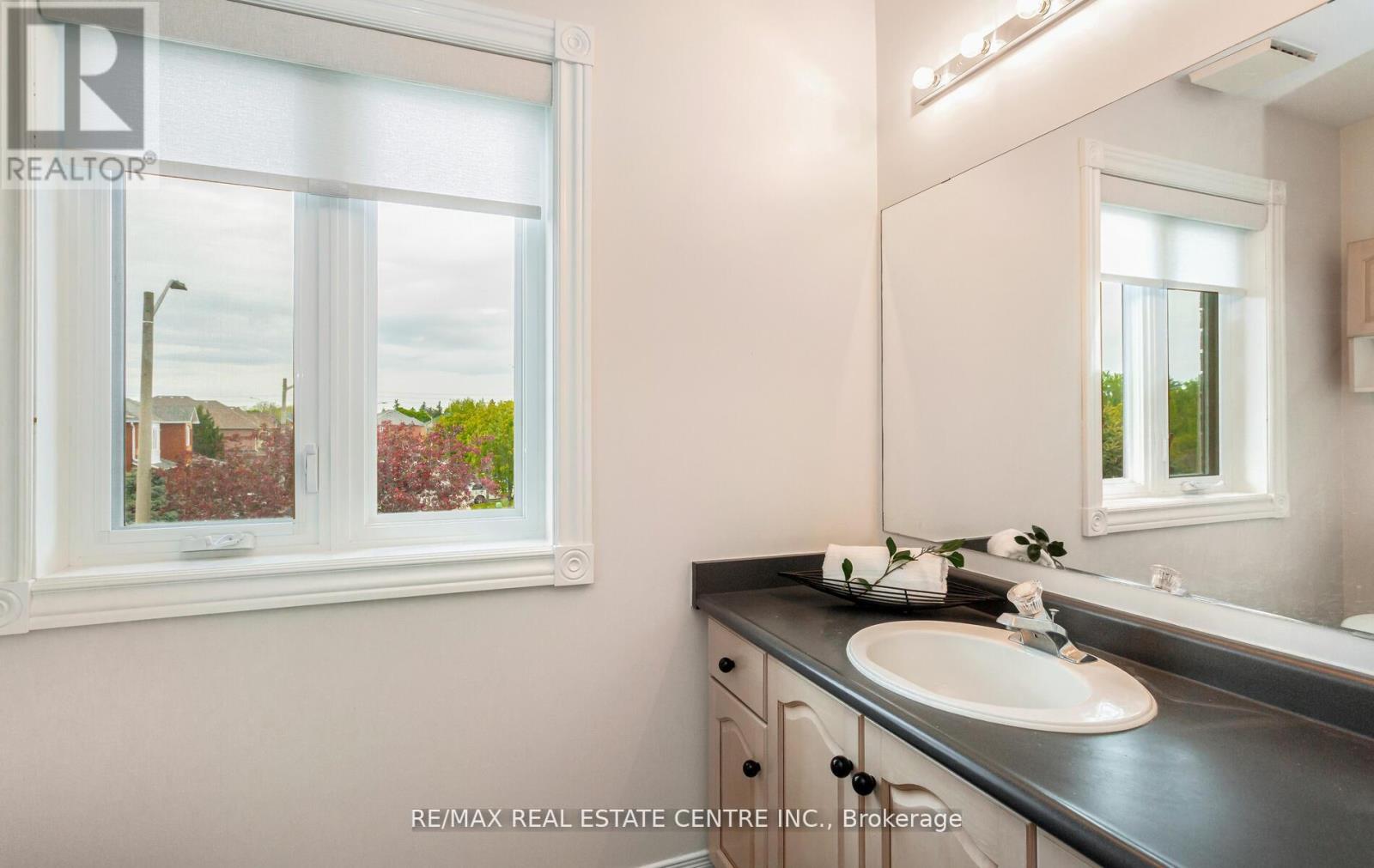 1731 Riverbrook Crescent, Mississauga, Ontario  L5M 6A1 - Photo 32 - W12190543