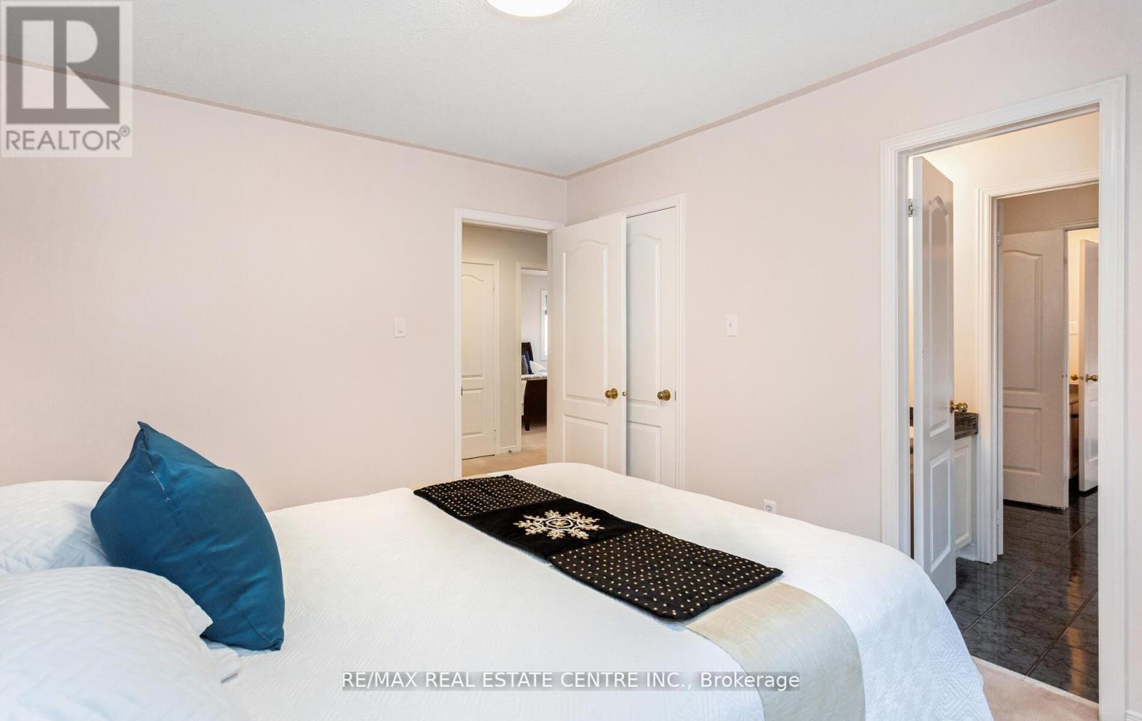 1731 Riverbrook Crescent, Mississauga, Ontario  L5M 6A1 - Photo 39 - W12190543