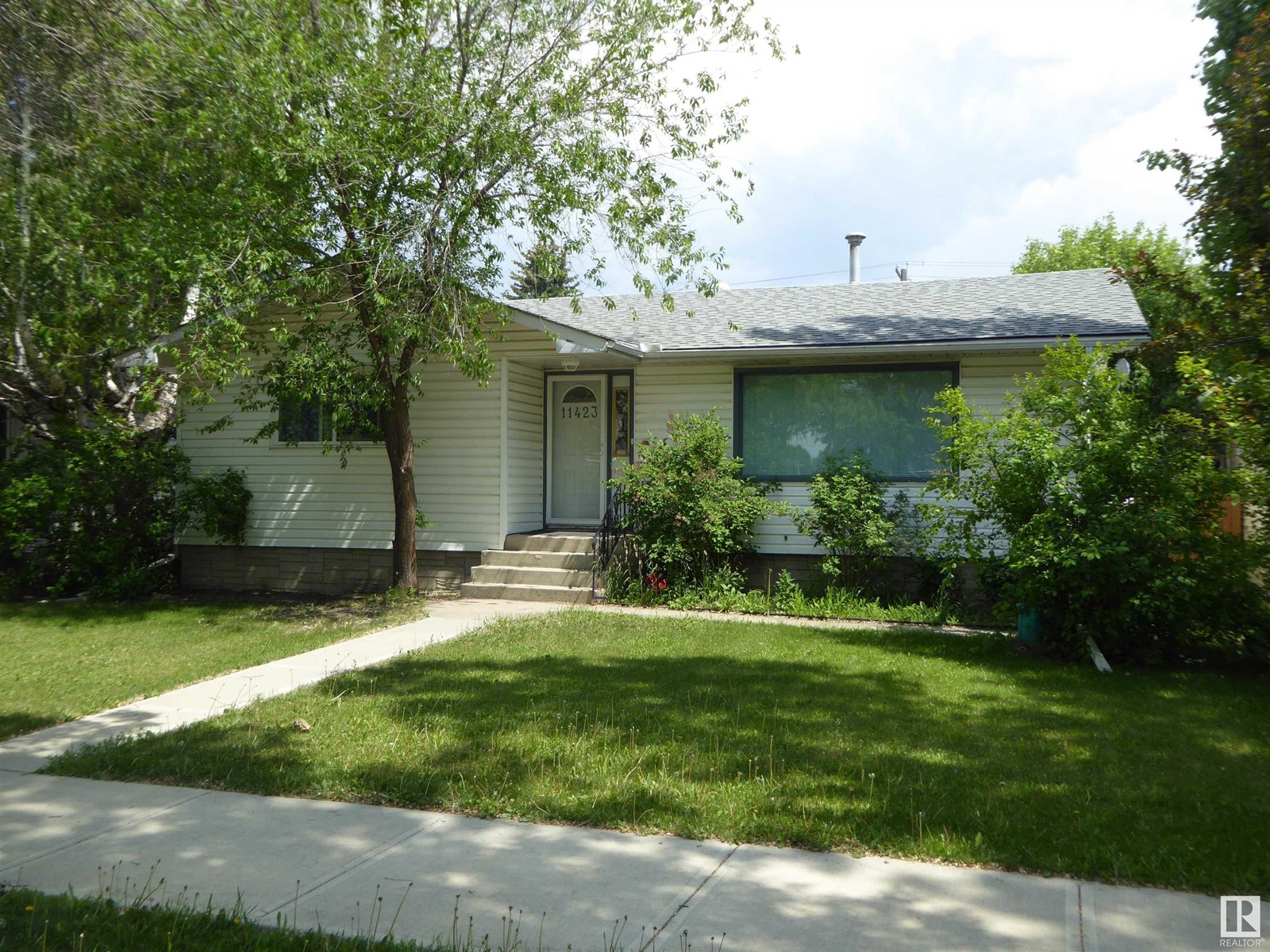 Property at 11423 127 ST NW image 1
