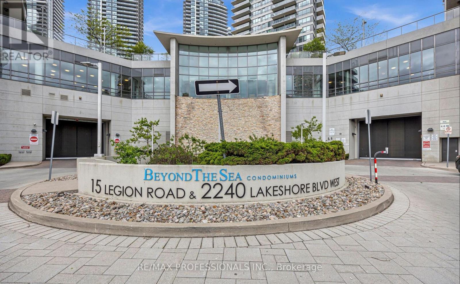 213 - 2240 Lakeshore Boulevard, Toronto (Mimico), Ontario  M8V 0B1 - Photo 2 - W12190459