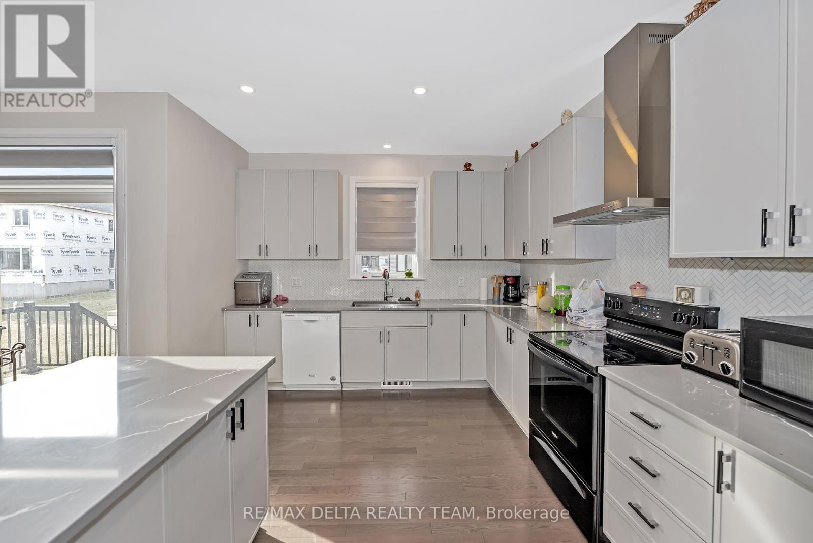 801 Gamble Drive, Russell, Ontario  K4R 0G6 - Photo 7 - X12176809