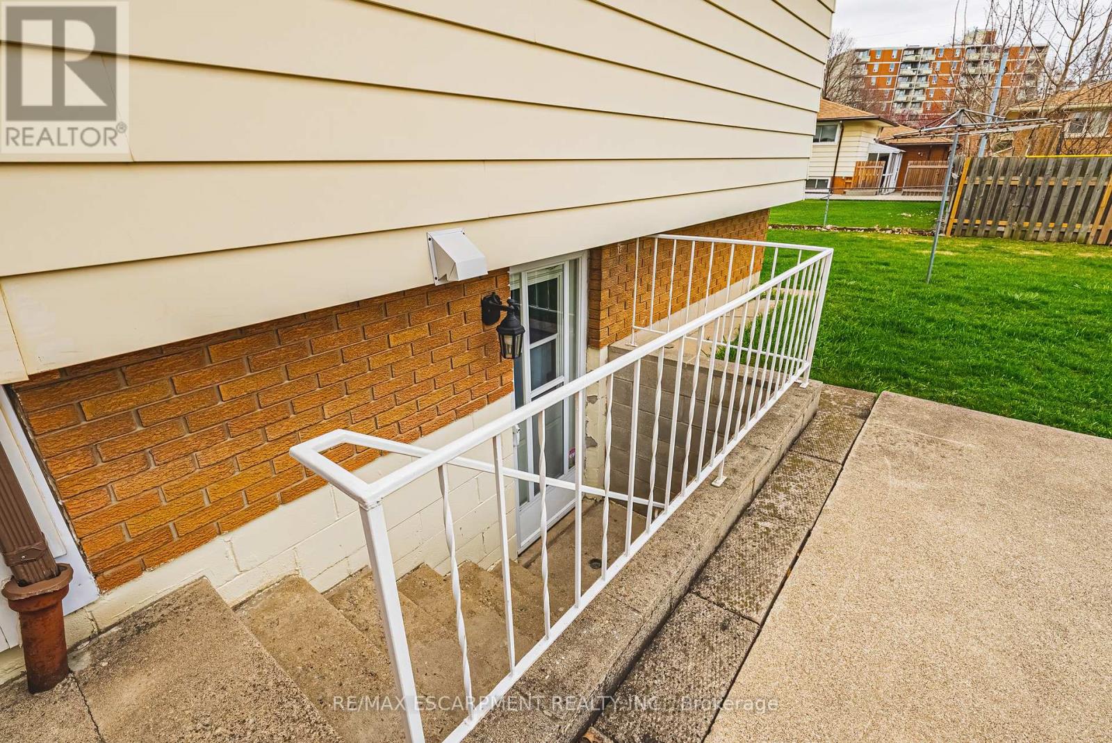 90 Pottruff Road N, Hamilton (Kentley), Ontario  L8H 2M1 - Photo 33 - X12190512