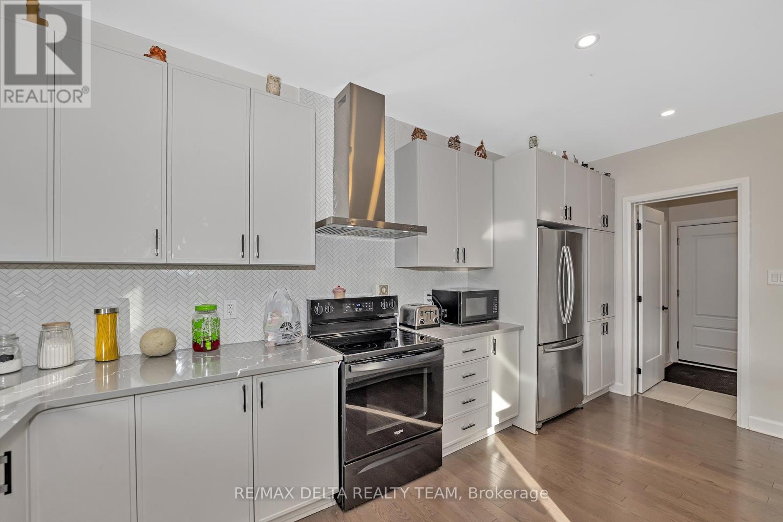 801 Gamble Drive, Russell, Ontario  K4R 0G6 - Photo 8 - X12176809