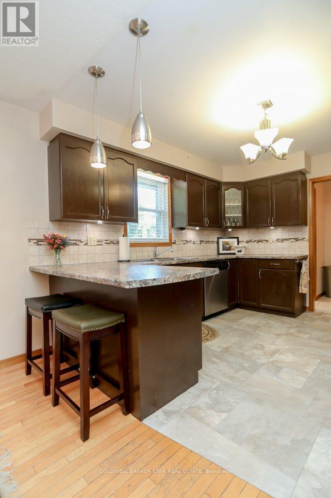 31 Sinclair Crescent, Aylmer, Ontario  N5H 3B7 - Photo 10 - X12190556