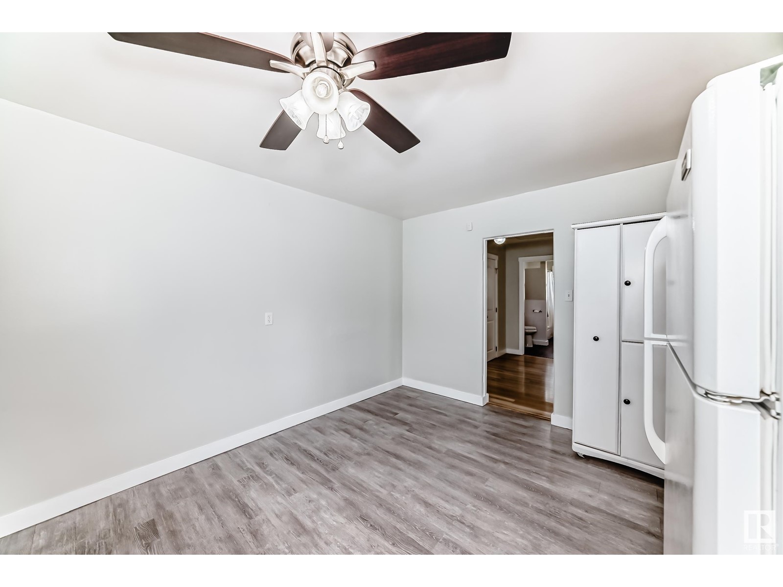 Property at 11825 42 ST NW image 4