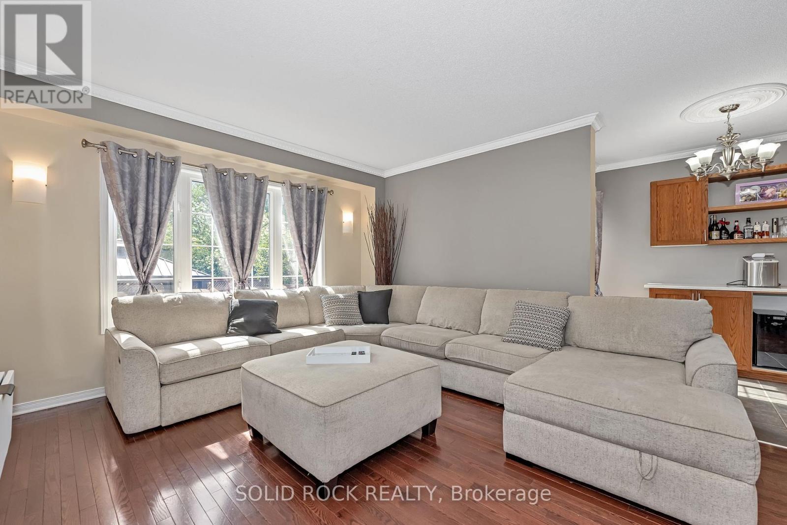 162 Stedman Street, Ottawa, Ontario  K1T 0B5 - Photo 10 - X12190614