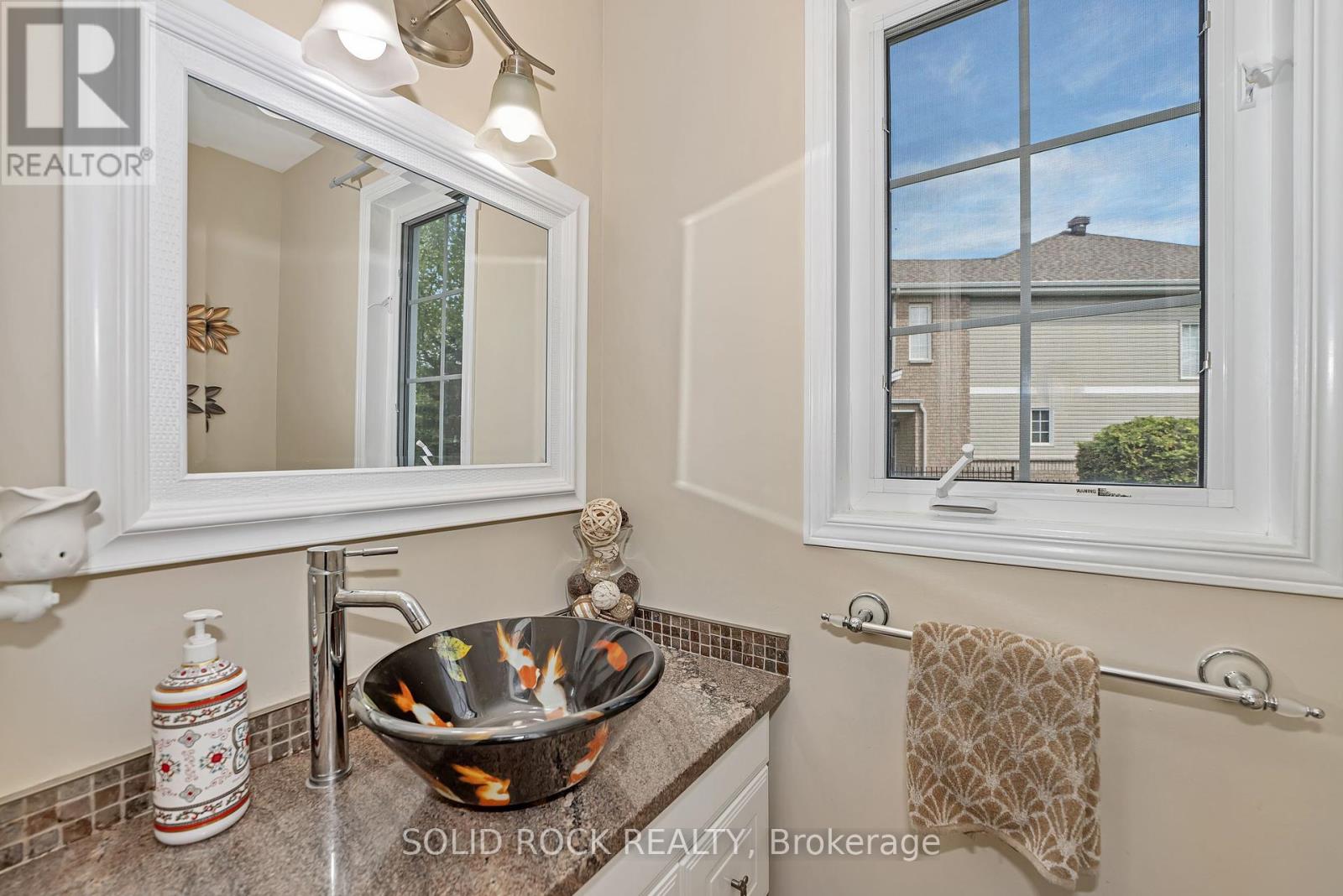 162 Stedman Street, Ottawa, Ontario  K1T 0B5 - Photo 12 - X12190614