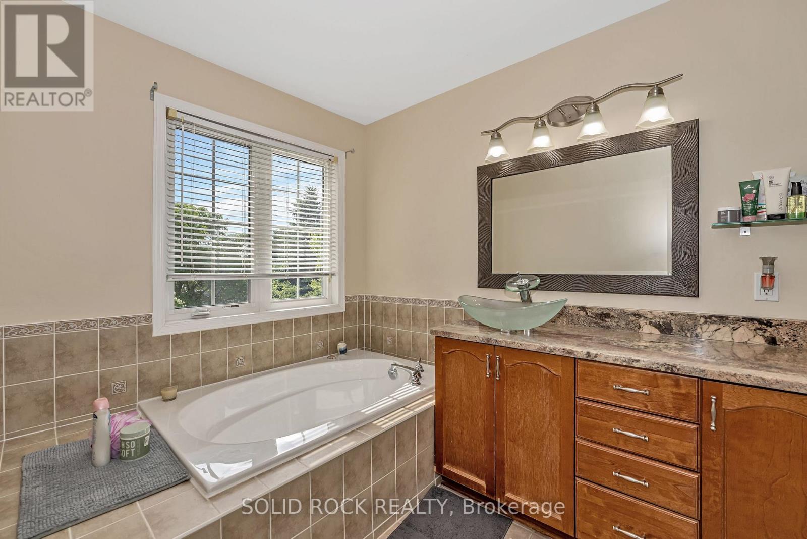 162 Stedman Street, Ottawa, Ontario  K1T 0B5 - Photo 15 - X12190614