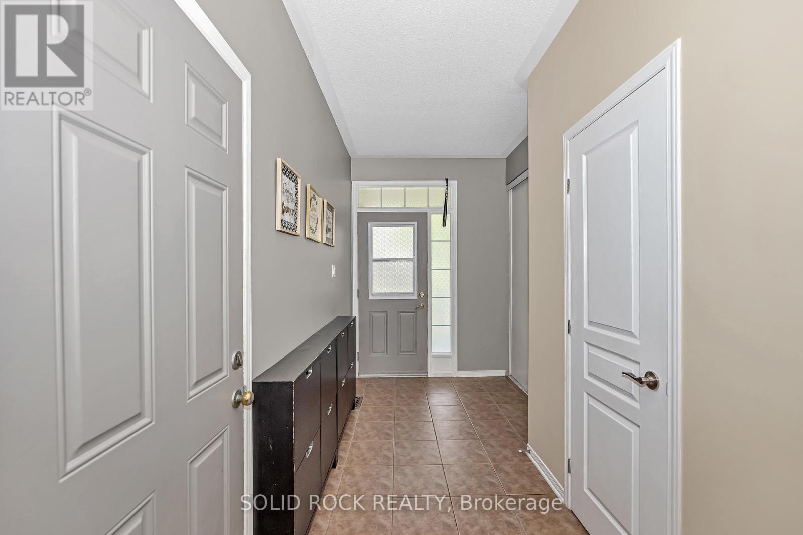 162 Stedman Street, Ottawa, Ontario  K1T 0B5 - Photo 4 - X12190614