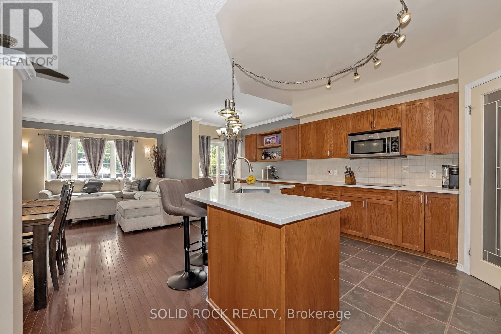 162 Stedman Street, Ottawa, Ontario  K1T 0B5 - Photo 5 - X12190614